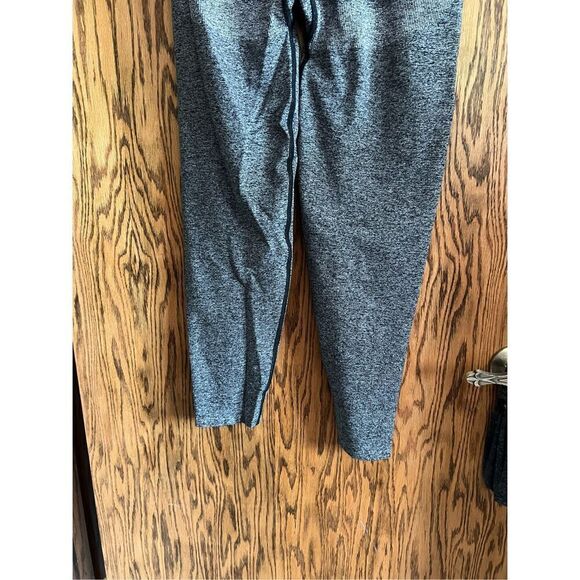 PINK Active Woman’s Grey Leggings Size XL Victorias Secret Pink - Picture 5 of 11